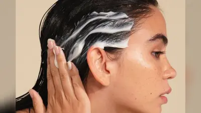 Benefits of Guava leaves hair pack: अमरूद के पत्तों का हेयर पैक, बालों की तेजी से बढ़त के लिए आजमाएं ये नुस्खा