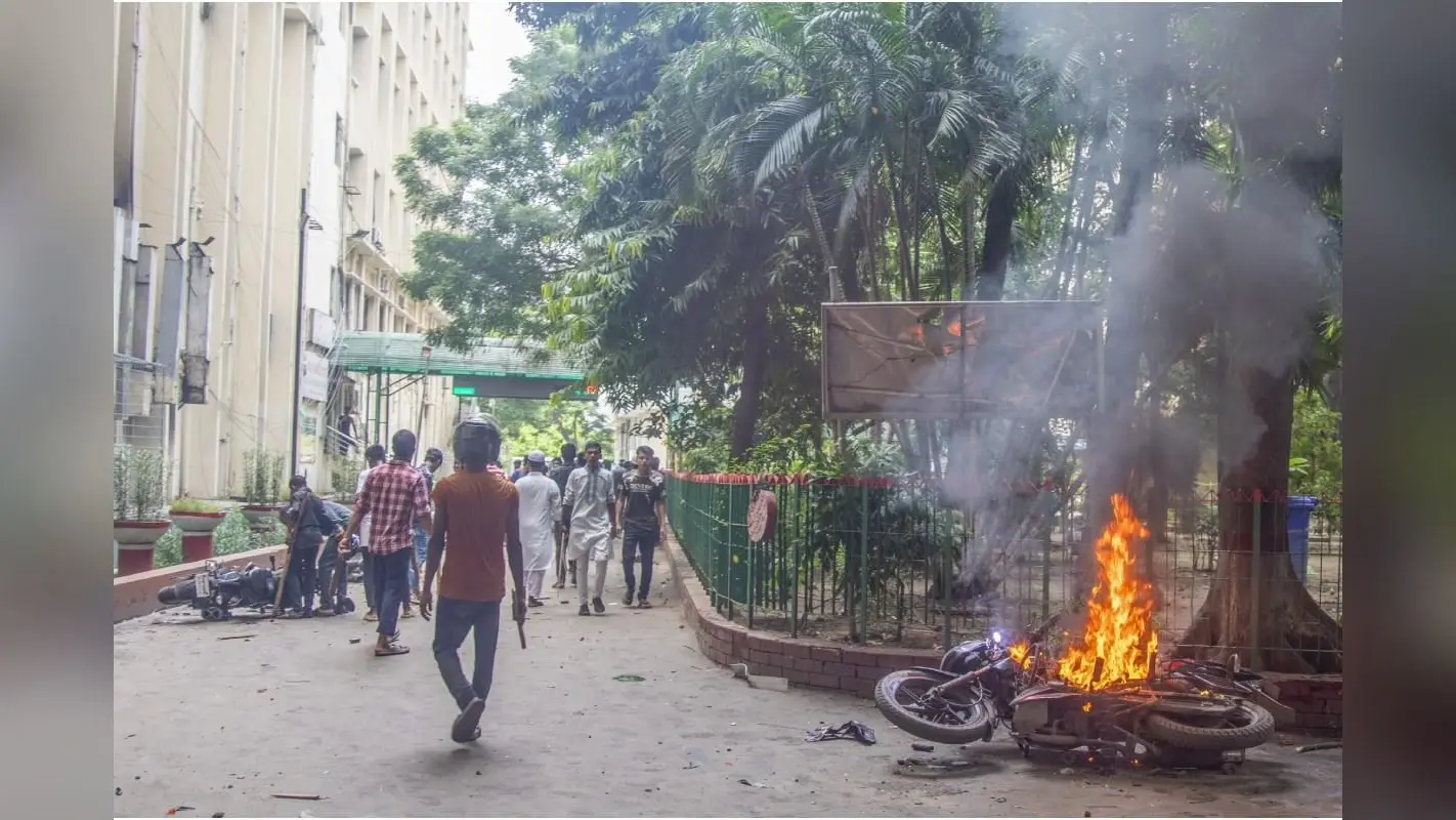 Bangladesh Protests: बांग्लादेश के राष्ट्रपति ने पूर्व पीएम खालिदा जिया की तुरंत रिहाई का दिया आदेश