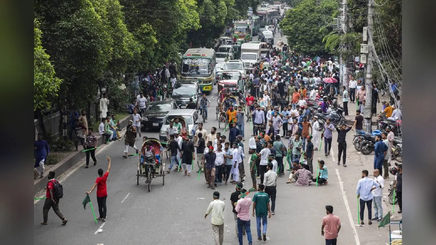 Bangladesh Violence: बांग्लादेश में सेना के जवानों पर होगी कार्रवाई