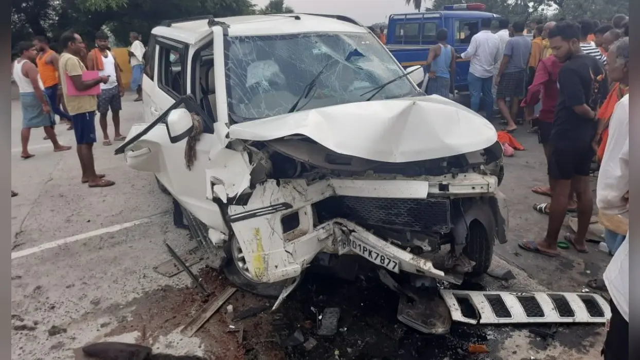 Bihar News: भोजपुर में सड़क हादसे में पांच लोगों की मौत, विंध्याचल से पटना लौट रहा था परिवार…