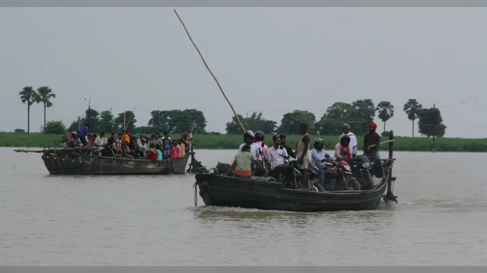 Bihar Flood: मुजफ्फरपुर में तिरहुत नहर का मुख्य तटबंध टूटा, कई गांवों में घुसा पानी