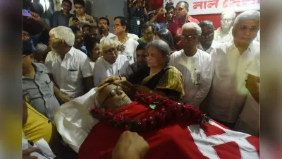 Buddhadeb Bhattacharjee : माकपा के दिग्गज नेता बुद्धदेव भट्टाचार्य को नम आंखों से दी गयी अंतिम विदाई, उमड़ा जनशैलाब