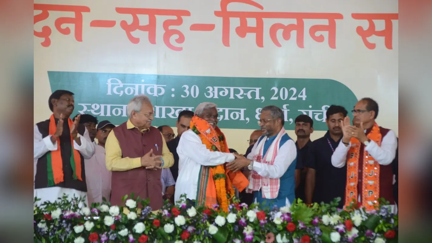 Champai Soren: घुसपैठियों पर केंद्र के कदम को चंपाई सोरेन ने सराहा, कहा- इन्हें डिपोर्ट करना होगा आसान