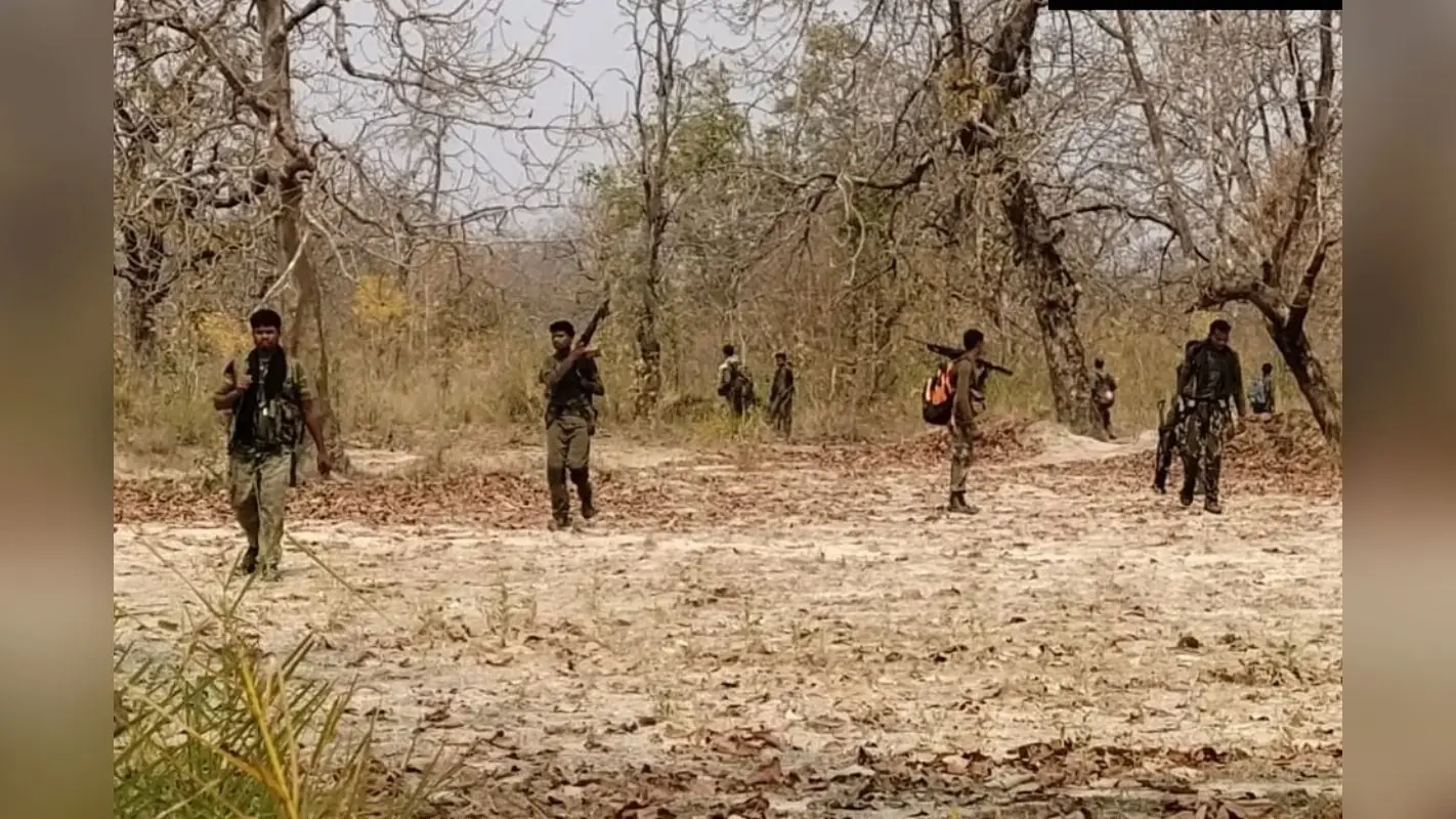 Chhattisgarh: नारायणपुर में सुरक्षाबलों से मुठभेड़ में 3 महिला नक्सली ढेर, भारी मात्रा में हथियार बरामद
