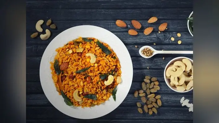Raksha Bandhan Snacks Idea: स्नैक्स टाइम में ट्राई कीजिए हेल्थि ड्राई फ्रूटस नमकीन चिवड़ा, यहां है आसान विधि