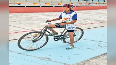 झारखंड : Gold Medalist सीता गरीबी के कारण नहीं ले रही रेसिंग साइकिल, जर्जर साइकिल लेकर पहुंची प्रतियोगिता में भाग लेने