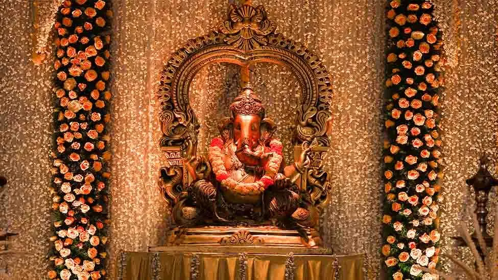 Ganesh Chaturthi Decoration Ideas: बप्पा के आने की खुशी में ट्राई करें ये 5 यूनिक डेकोरेशन आईडियाज, आप भी जानें