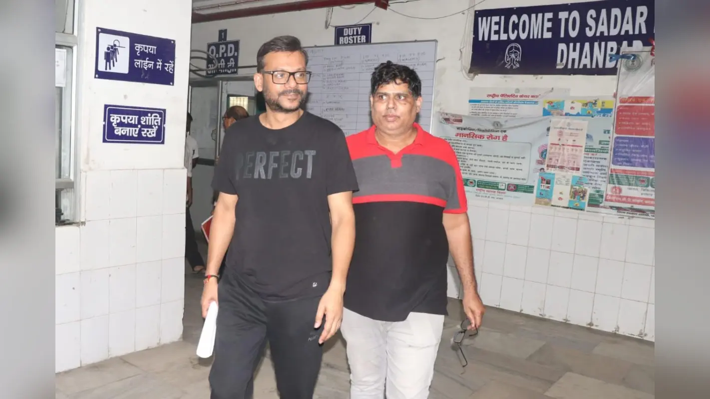 CBI Raid In Dhanbad: सीबीआई का धनबाद में एक्शन जारी, इनकम टैक्स अफसर से लेकर बड़े व्यापारियों के ठिकानों पर छापेमारी