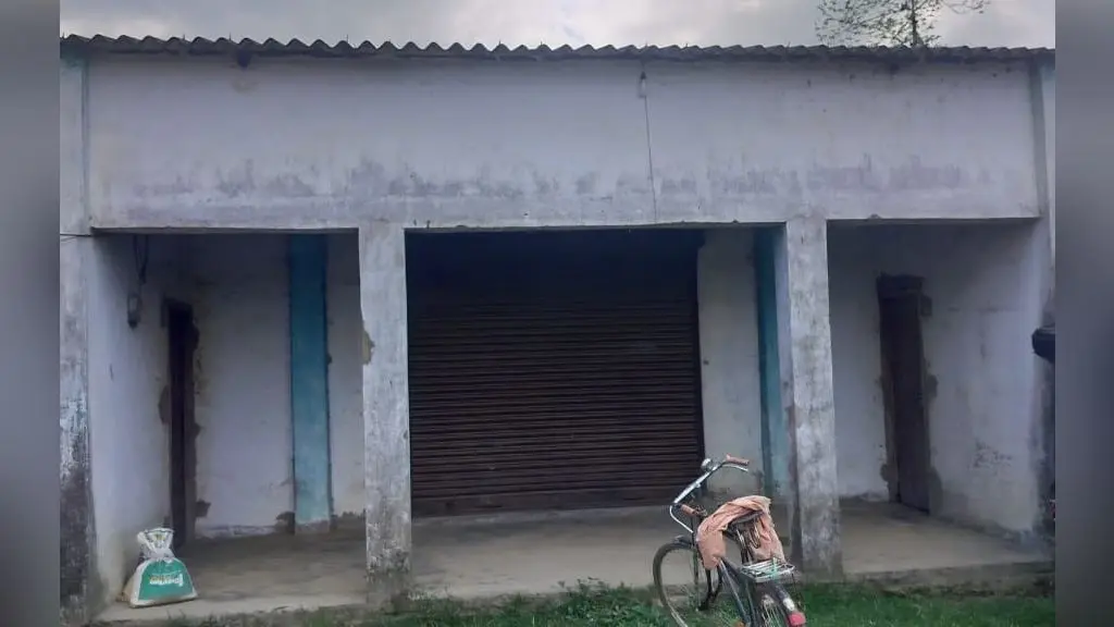 सीओ के निरीक्षण में बंद मिला सुरैती पैक्स