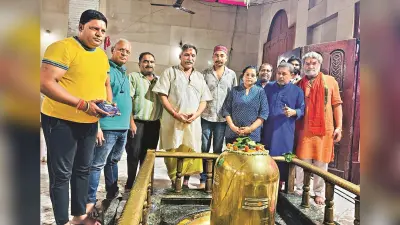 Ranchi News : सावन शिवरात्रि पर भक्तों ने पहाड़ी मंदिर में जलाभिषेक