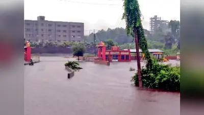 सिंघारन नदी का प्रवाह अवरुद्ध करने से कई इलाके पानी में डूबे, प्राचीन मंदिर जल में डूबा