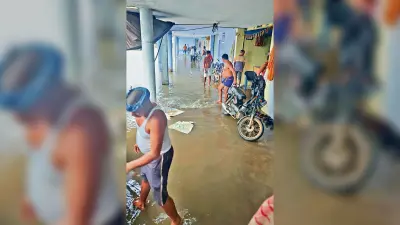 Ranchi news : पंडरा बाजार समिति के गोदाम व दुकानों में घुसा पानी, करीब 60 लाख रुपये का नुकसान