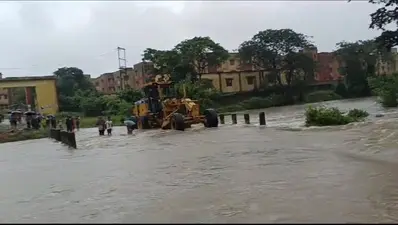 जोरिया में बाढ़, करमाटांड़ कॉलोनी के 400 परिवार घरों में कैद