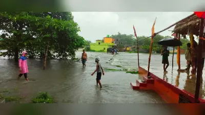 झिलिया की बाढ़ ने कुमारधुबी में कहर, सैकड़ों घरों में घुसा पानी