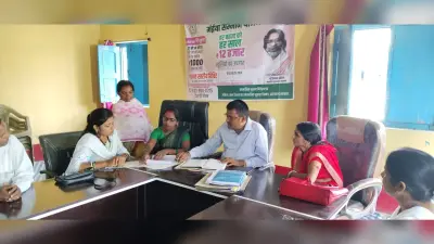 मंईयां सम्मान योजना का लाभ लेने के लिए उमड़ी भीड़