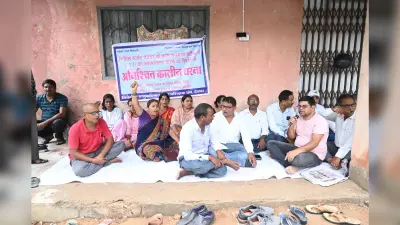 मनरेगा कर्मचारी संघ का सत्याग्रह 13 वें दिन जारी