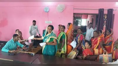 कैंप में महिलाओं की उमड़ी भीड़, सर्वर ने किया परेशान