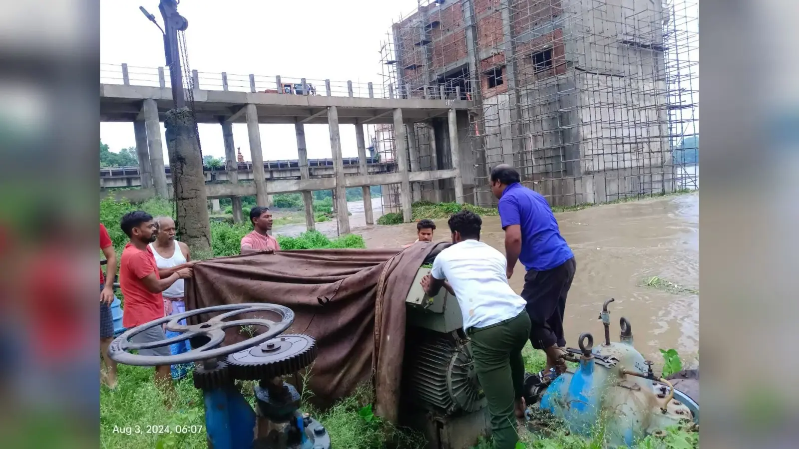 जामाडोबा वाटर प्लांट के इंटेकवेल में फंसा कचरा, जलापूर्ति बाधित