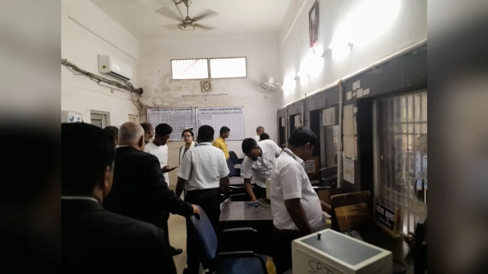 महिला प्रतीक्षालय को लेकर सीनियर डीसीएम ने ली जानकारी
