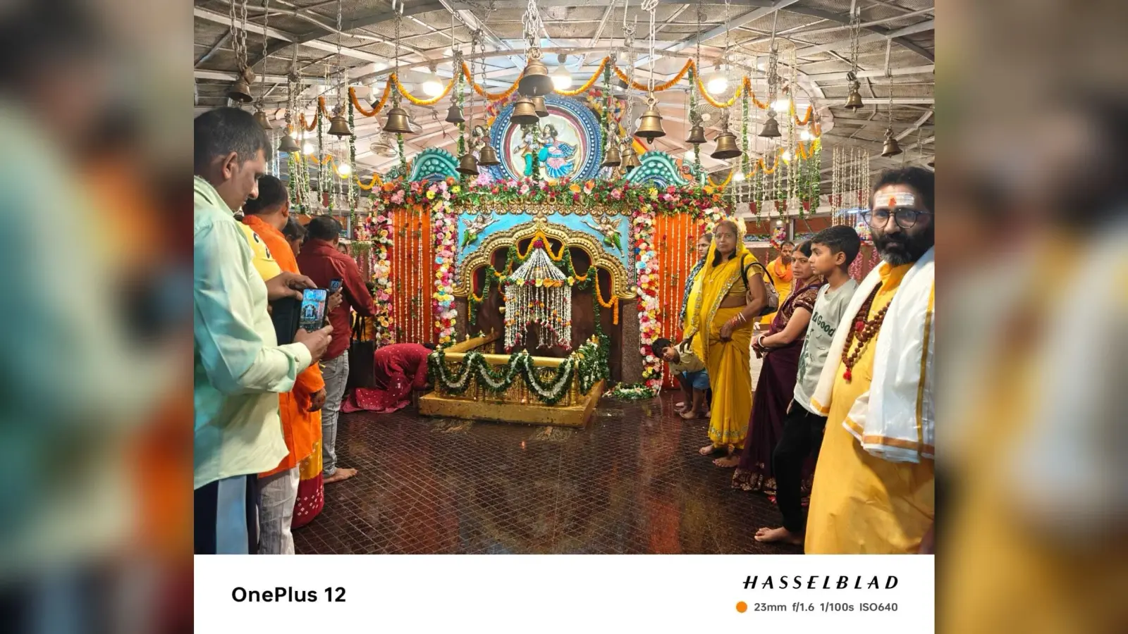 आम्रेश्वर धाम में श्रद्धालुओं की उमड़ी भीड़