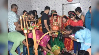 सावन की तीसरी सोमवारी पर शिवालयों में जलाभिषेक को उमड़े श्रद्धालु