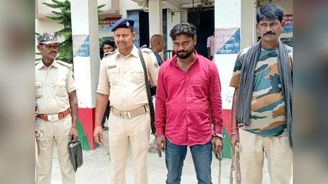 जेल ले जाते समय पुलिस वाहन से कूदकर भागने वाला कुख्यात अपराधी गिरफ्तार