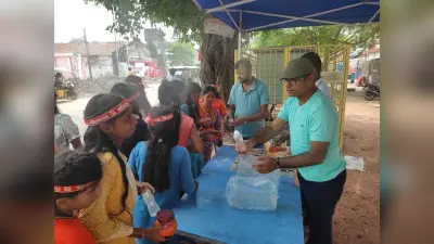 कांविरयों के बीच लड्डू व शरबत का किया वितरण