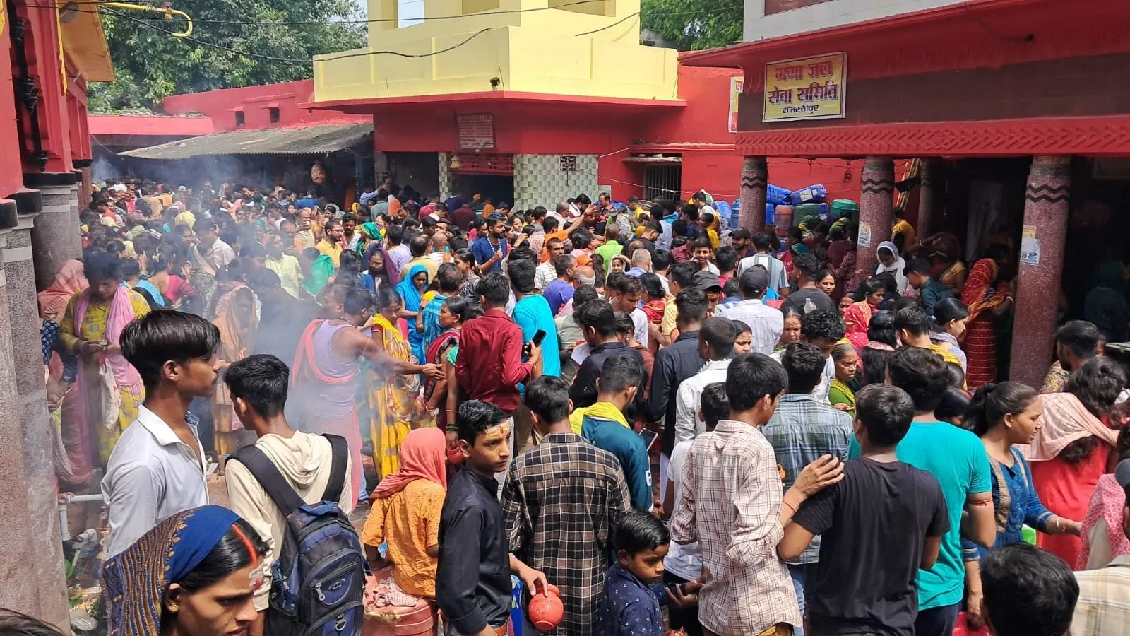 आस्था के जल से नहाए भूत भावन, हर हर महादेव की रही गूंज