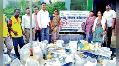 डेंगू रोधी मुहिम : रघुनाथपुर के 13 वार्डों में छोड़ी गयीं हजारों गप्पी मछलियां