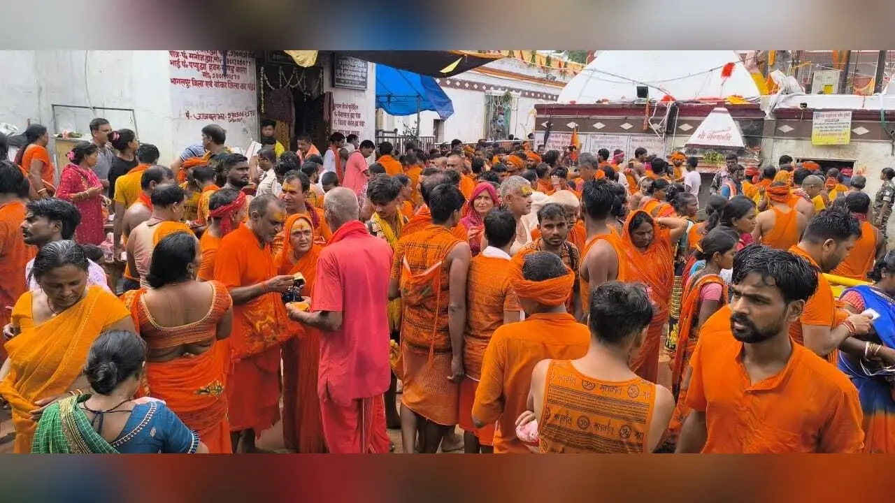 राजकीय श्रावणी मेला के 16 वें दिन भी बड़ी तादाद में बासुकिनाथ पहुंचे श्रद्धालु, हर-हर महादेव के जयकारों से गुंजायमान रहा फौजदारीनाथ मंदिर
