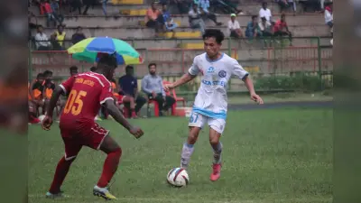 खराब रोशनी के कारण प्रीमियर डिवीजन का सेमीफाइनल मैच रूका