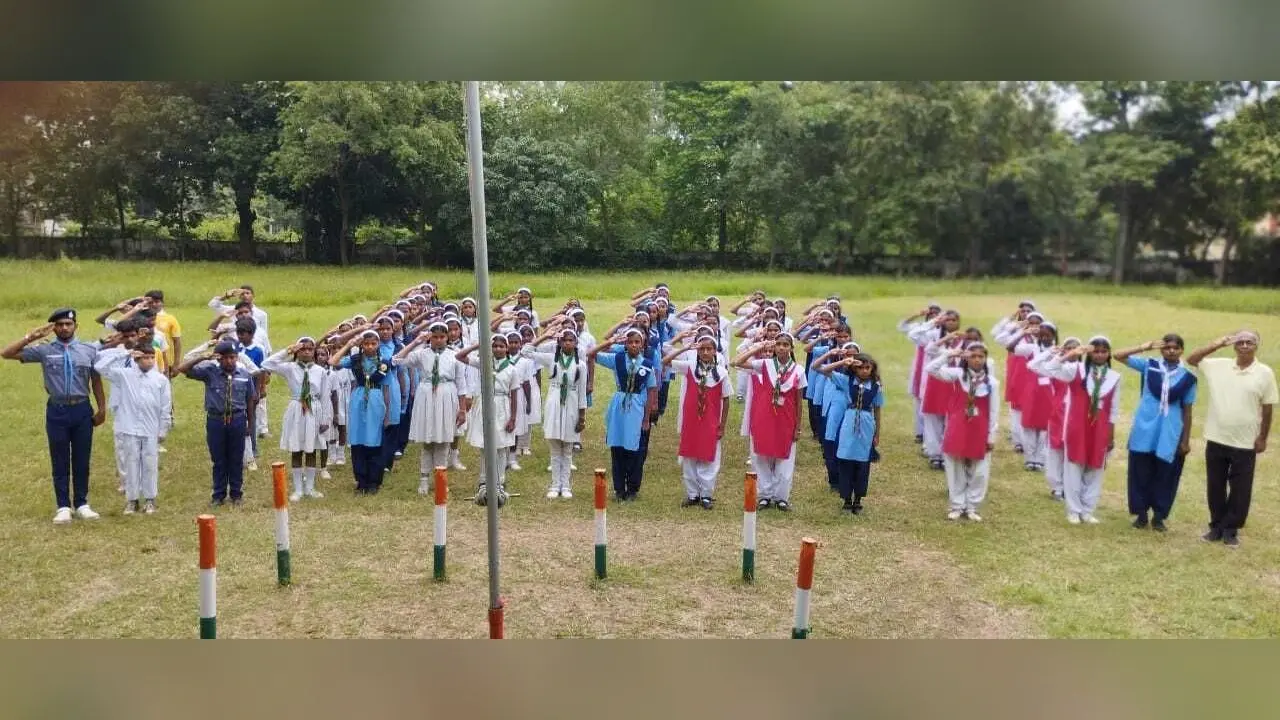 स्काउट एंड गाइड ने ली देश सेवा की शपथ