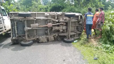 पिकअप वैन की ठोकर से बाइक सवार एक की मौत, एक घायल