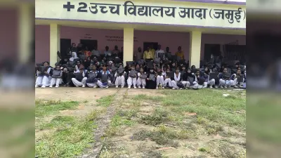 छात्र-छात्राओं के बीच एलईपी किट का वितरण