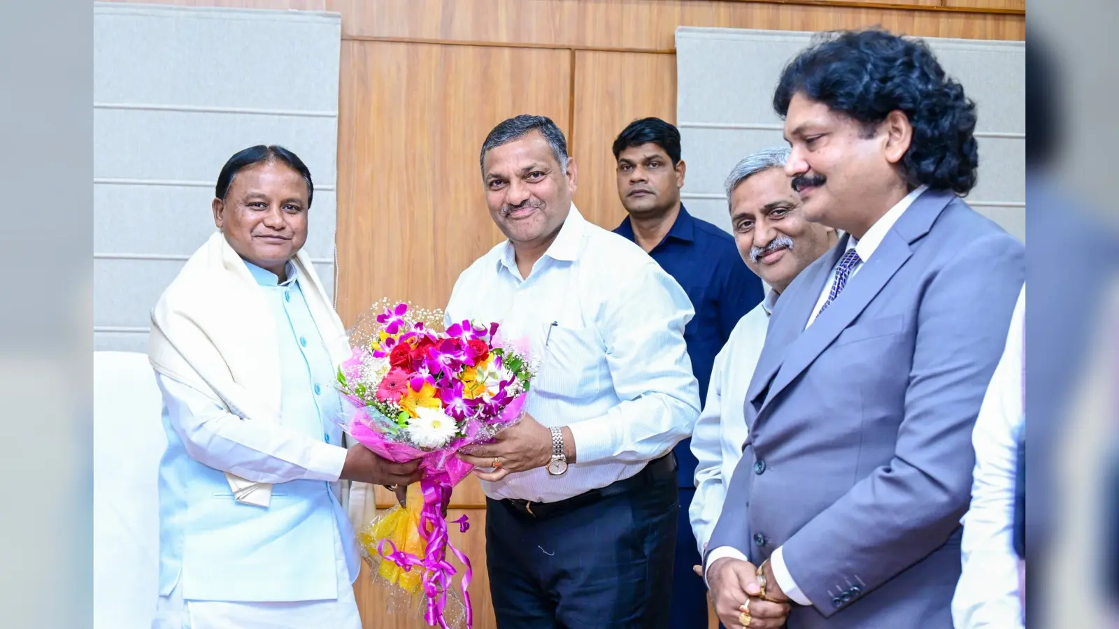 केंद्रीय कोयला सचिव से मुलाकात में बोले सीएम-युवाओं को मिले रोजगार, प्रदूषण कम किया जाये