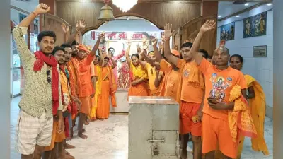 केसरिया से रंग गया है गुलाबबाग जीरोमाइल का इलाका