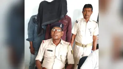 गुरुआ के पबरा गांव में चोरी करते दो धराये