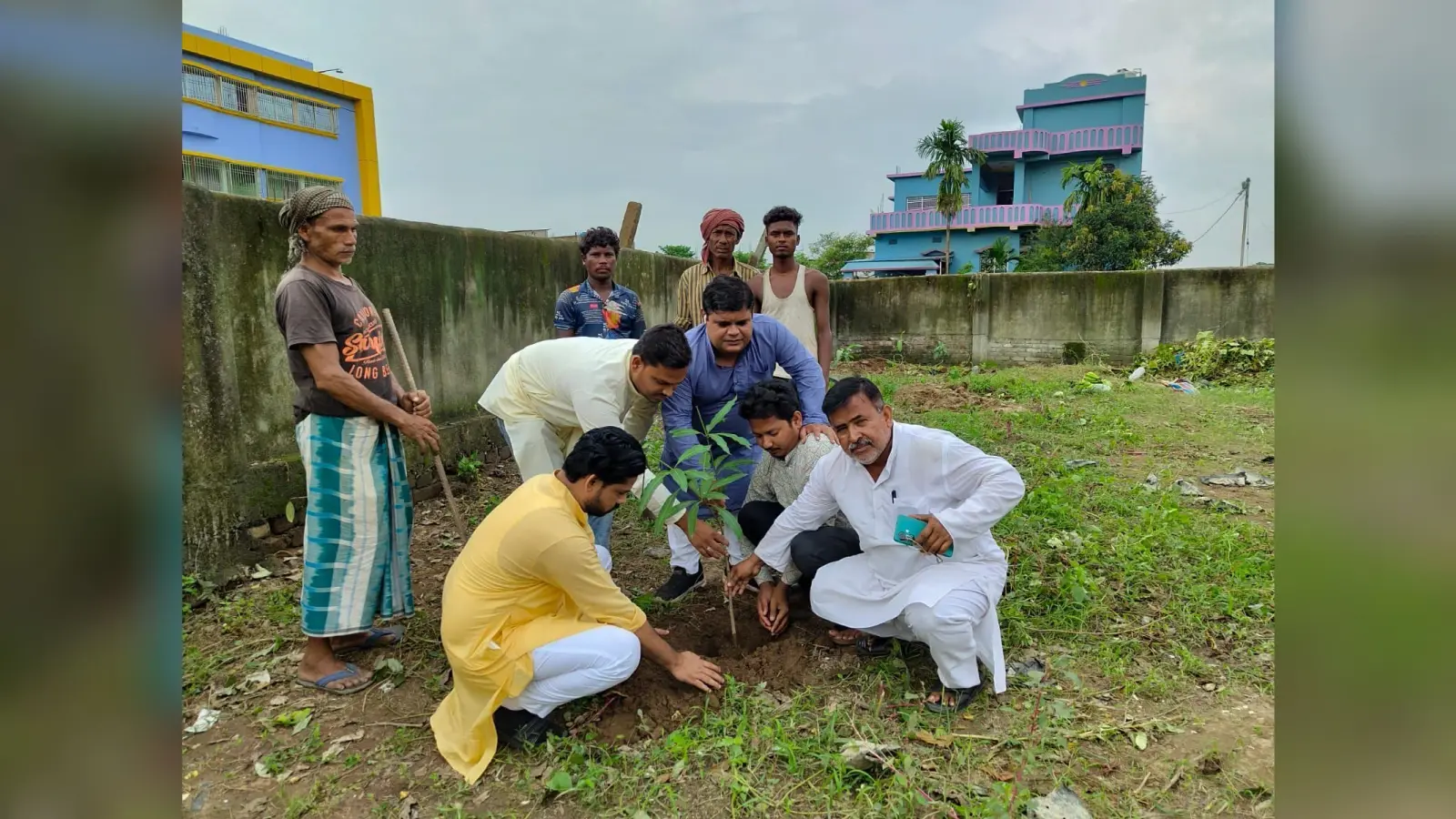 युवा कांग्रेस के 64 वें स्थापना दिवस पर किय गया पौधरोपण