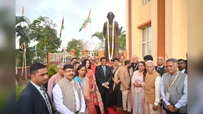 मॉरीशस के राष्ट्रपति ने गुरुदेव की मूर्ति का किया अनावरण