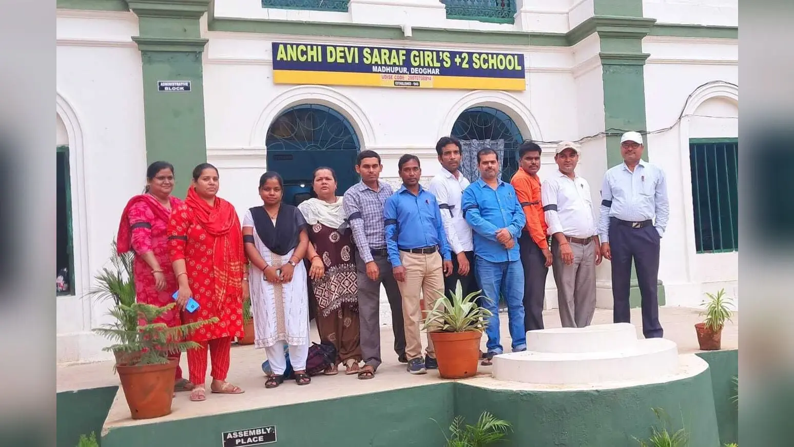 शिक्षकों ने एसीपी व एमएसीपी की मांग को लेकर काला बिल्ला लगाकर जताया विरोध