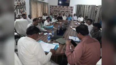 Hazaribagh News: जिले के स्वास्थ्य केन्द्रों में बेहतर सुविधाएं बनाने का निर्देश