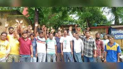 विद्युतकर्मियों ने दोषी पर कार्रवाई की मांग को लेकर थाना घेरा