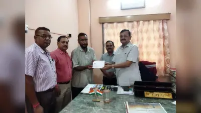 डीएवी ने बीमार बस चालक को दिया आर्थिक सहयोग