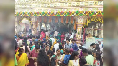 सुख-समृद्धि की कामना के साथ शिव का किया जलाभिषेक