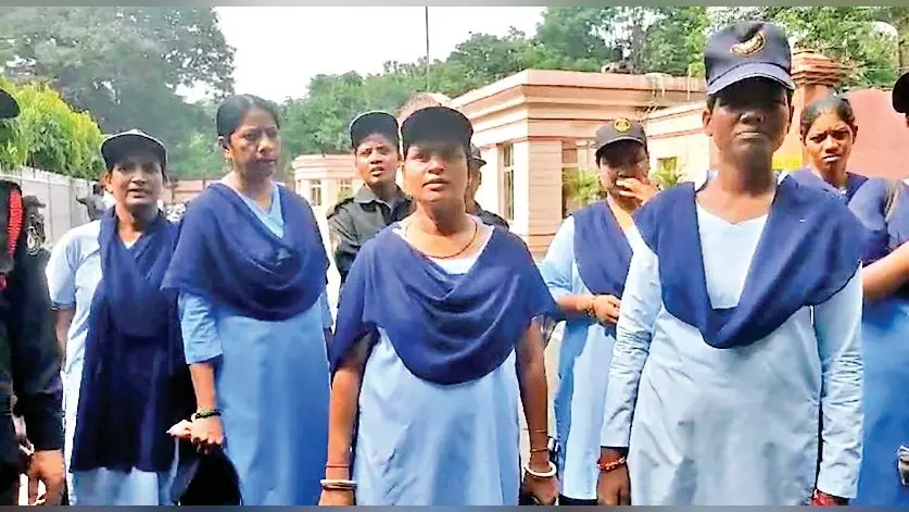 जान से मारने की धमकी देने से गुस्साये सुरक्षाकर्मी, किया कार्य बहिष्कार