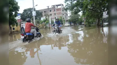 Patna : 24 घंटे बाद भी कई जगह से नहीं निकला पानी