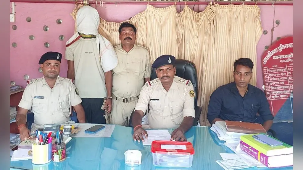 हथियार व कारतूस संग अपराधी गिरफ्तार