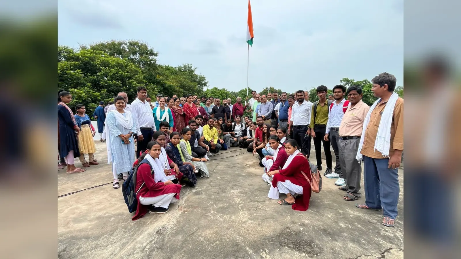 राष्ट्र ध्वज फहराकर हर घर तिरंगा अभियान की शुरुआत की