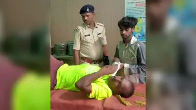 कार से टक्कर में ऑटो चालक समेत तीन घायल, चालक रेफर