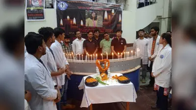 मेडिकल छात्र-छात्राओं ने कैंडल मार्च निकाल घटना की की निंदा, कड़ी सजा देने की गुहार